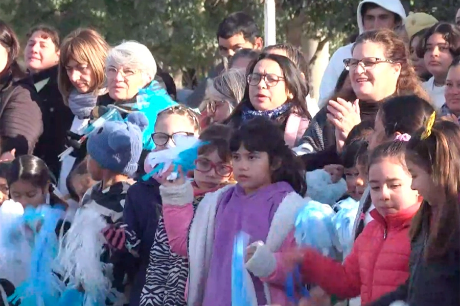 Con pa&ntilde;uelos, sonrisas y emoci&oacute;n, los ni&ntilde;os de San Benito desfilaron por la Patria