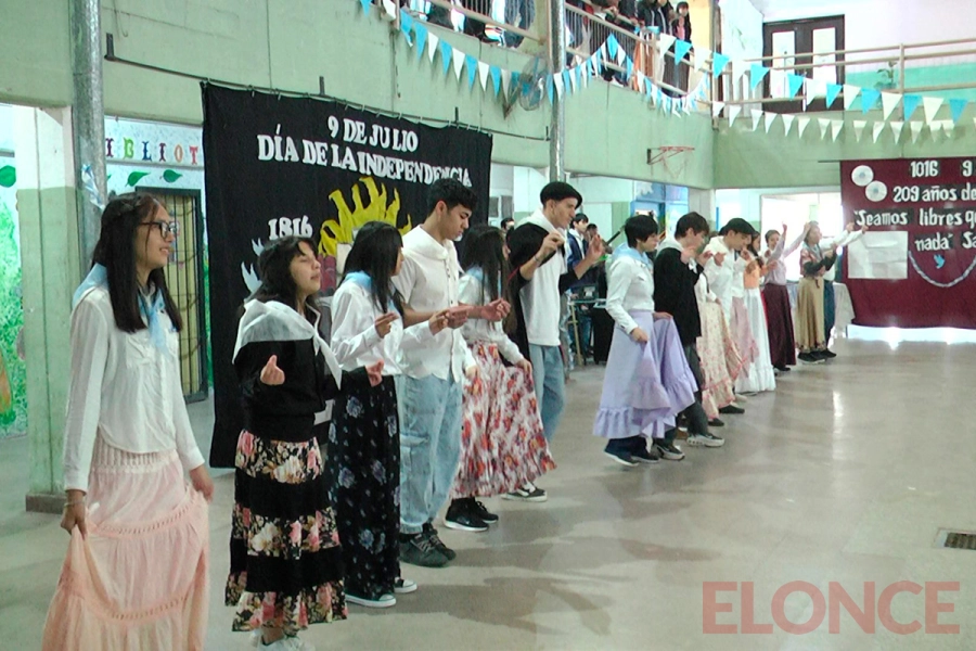 Acto escolar por el 9 de Julio (foto Elonce)
