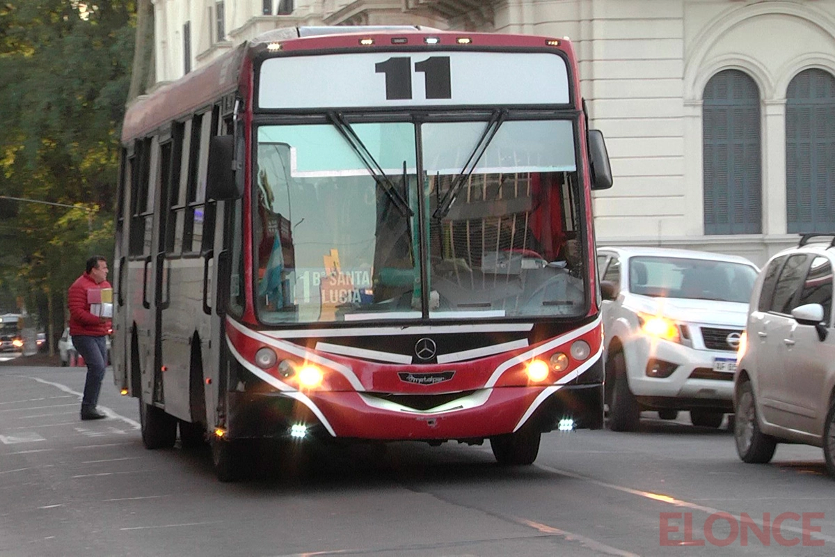 Sube el boleto de colectivos. Sube el boleto de colectivos.