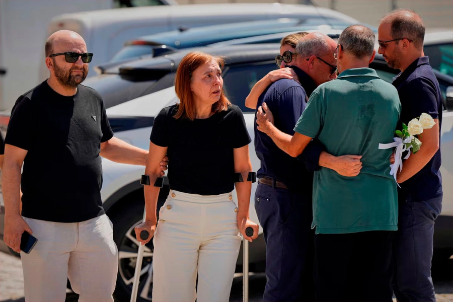 El dolor de los familiares de Diogo Jota en su funeral. (Foto: AP)
