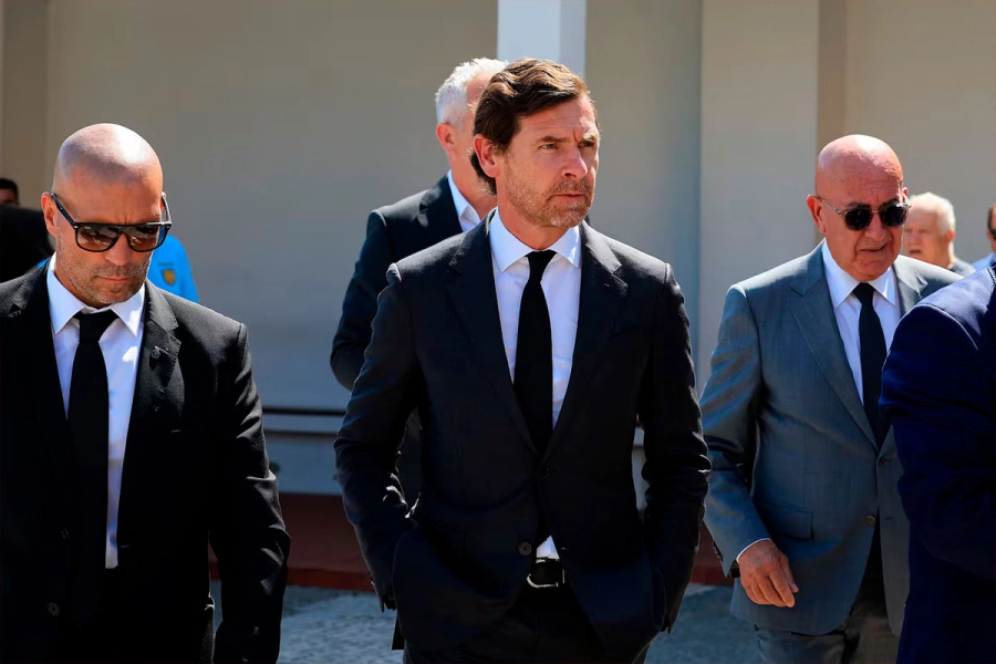 Andr&eacute; Villas Boas, presidente del Porto, hizo socios del club a Diogo Jota y Andr&eacute; Silva. (Foto: EFE)