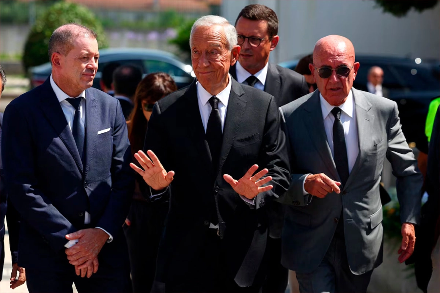 El presidente de Portugal Marcelo Rebelo de Sousa estuvo en el funeral de Diogo Jota y su hermano. (Foto: Reuters)