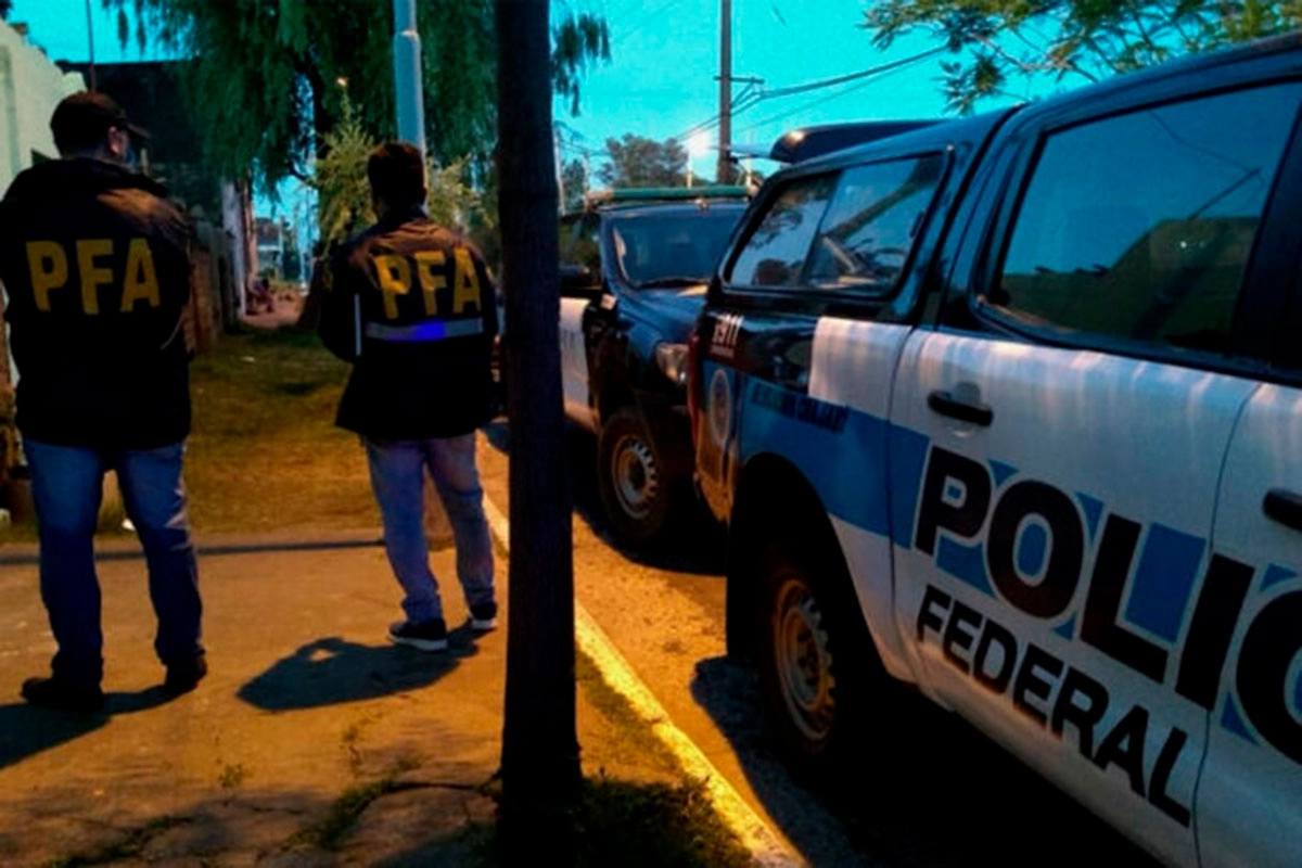 Imagen del operativo de la Policía Federal Argentina. Imagen del operativo de la Policía Federal Argentina.