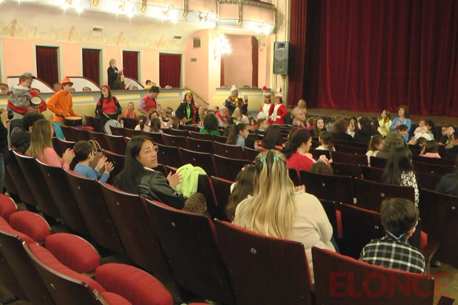 Comenz&oacute; el Festival de Espect&aacute;culos Infantiles (foto Elonce)