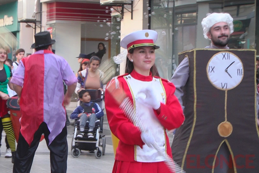 El Murg&oacute;n del FEI recorri&oacute; Peatonal San Mart&iacute;n (foto Elonce)