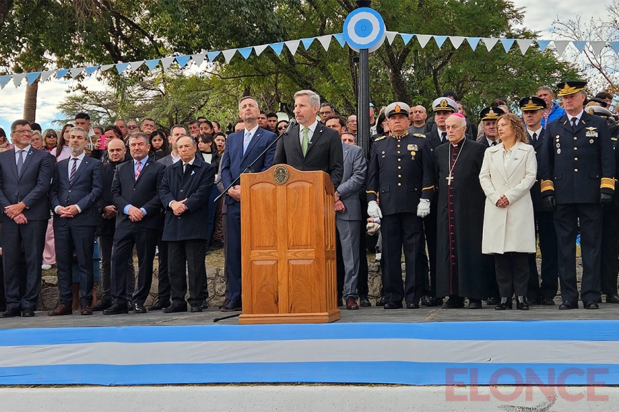 Emoci&oacute;n y orgullo en el desfile por la Independencia en Diamante
