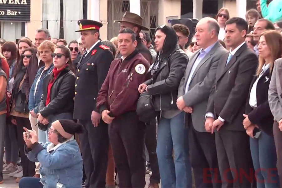Emoci&oacute;n y orgullo en el desfile por la Independencia en Diamante