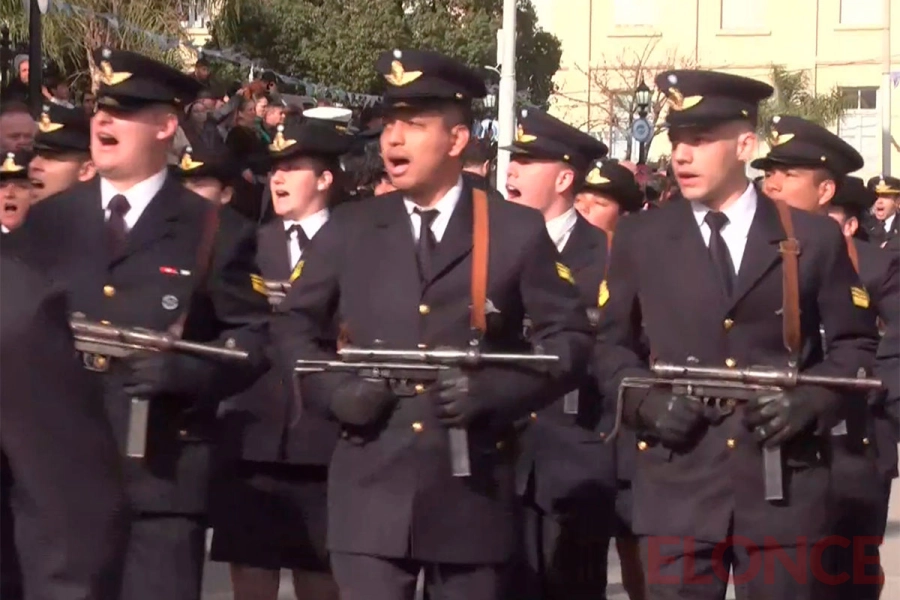 Emoci&oacute;n y orgullo en el desfile por la Independencia en Diamante