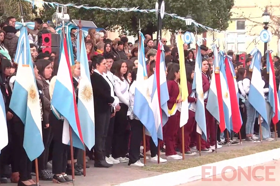 Emoci&oacute;n y orgullo en el desfile por la Independencia en Diamante