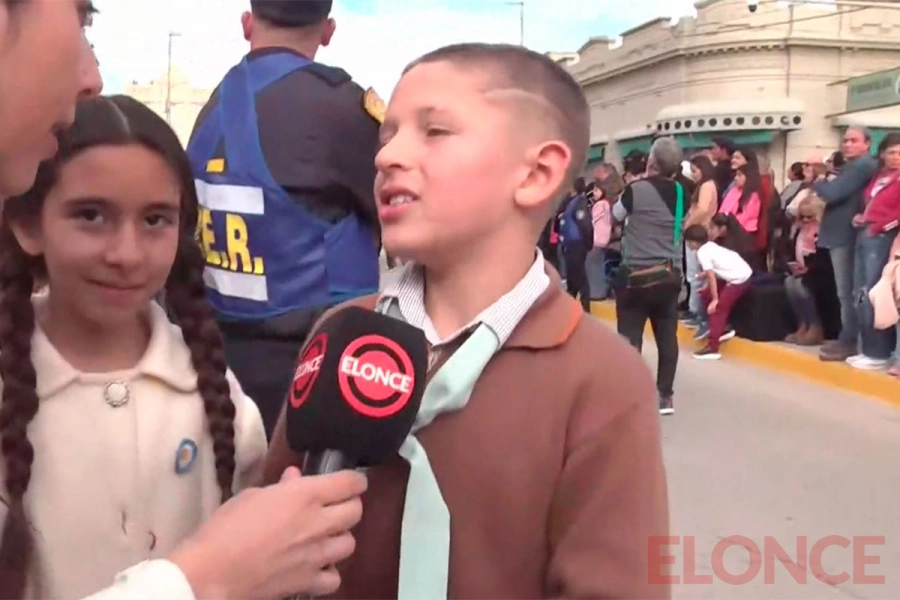 Un desfile cargado de emoci&oacute;n y orgullo familiar en Diamante por la Independencia