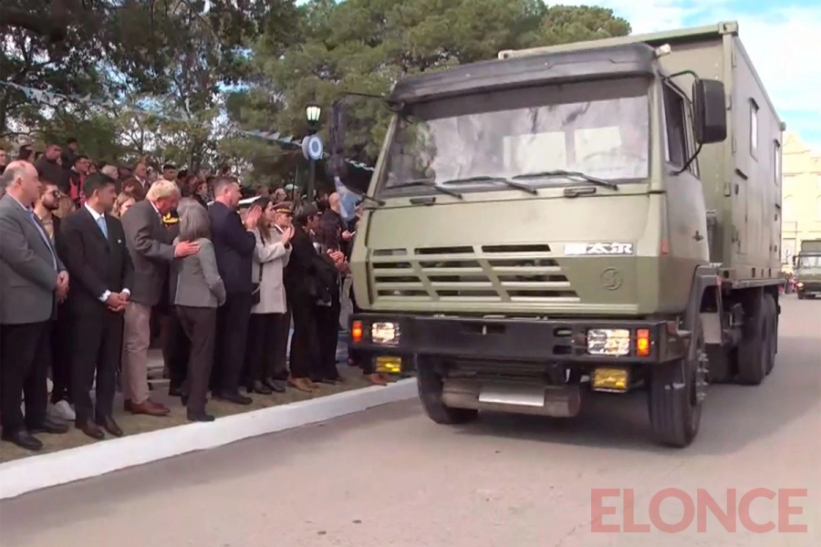 Emoci&oacute;n y orgullo en el desfile por la Independencia en Diamante