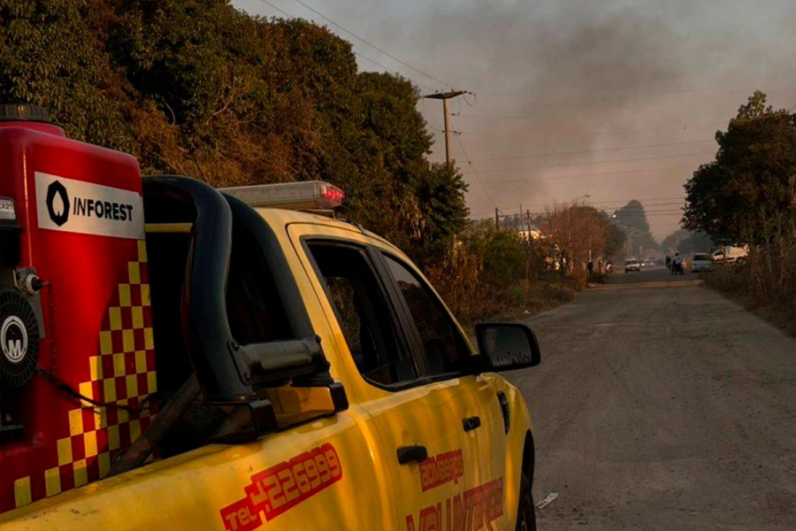 (Bomberos Voluntarios Paran&aacute;).
