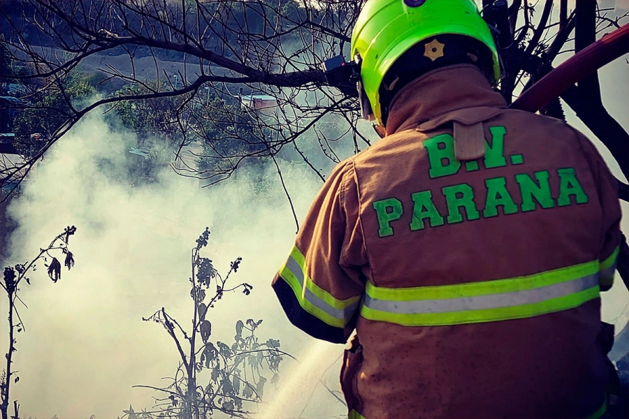 (Bomberos Voluntarios Paran&aacute;).
