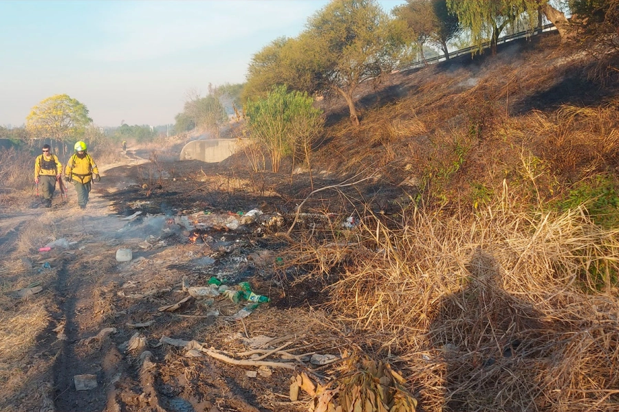 (Bomberos Voluntarios Paran&aacute;).