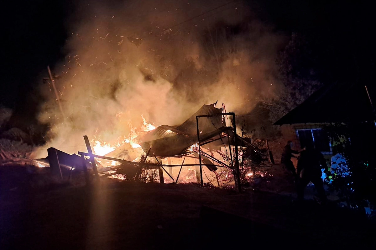 Incendio consumió por completo una vivienda en la Autovía 12 Incendio consumió por completo una vivienda en la Autovía 12