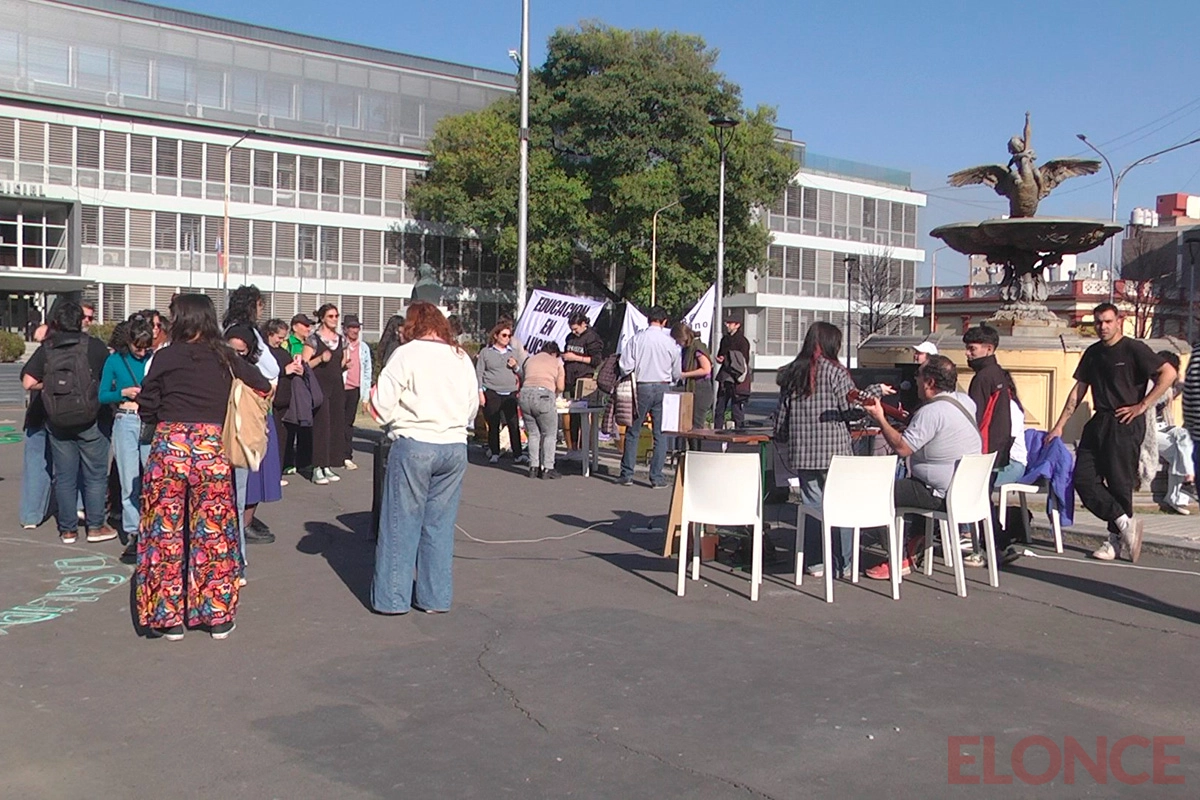 Radio abierta de ATE en Plaza Mansilla Radio abierta de ATE en Plaza Mansilla