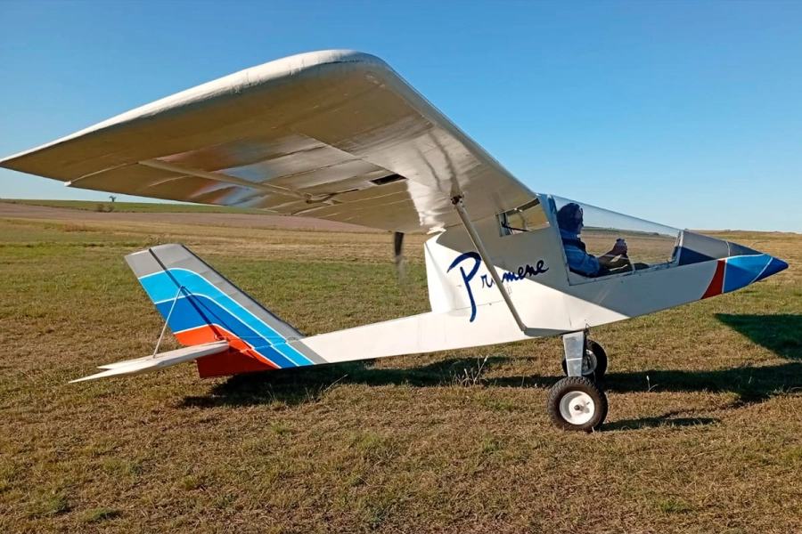 El J1B Q "Prumene", el d&iacute;a de su bautismo de vuelo. (Gentileza: Aeromundo)
