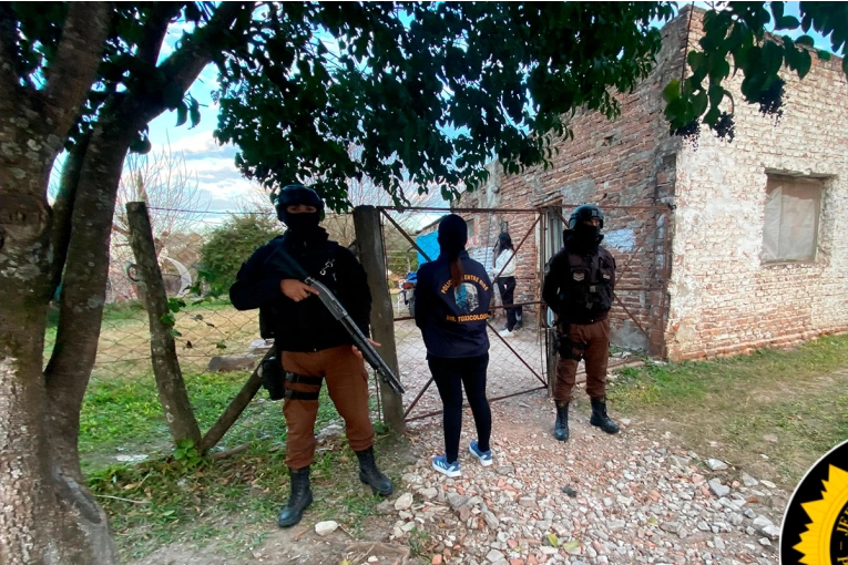 Allanamiento por narcomenudeo dejó un detenido, secuestro de droga y armas