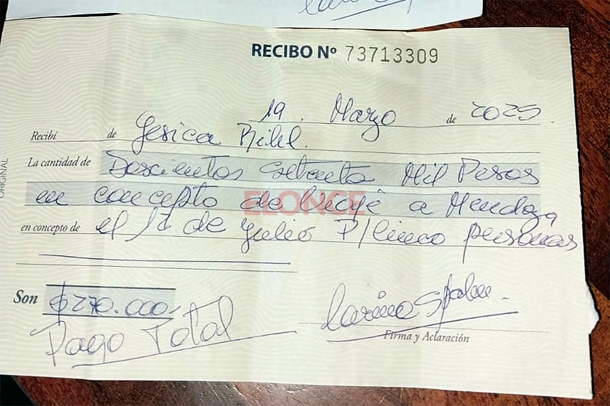 Uno de los recibos que dio la acusada de estafa Uno de los recibos que dio la acusada de estafa