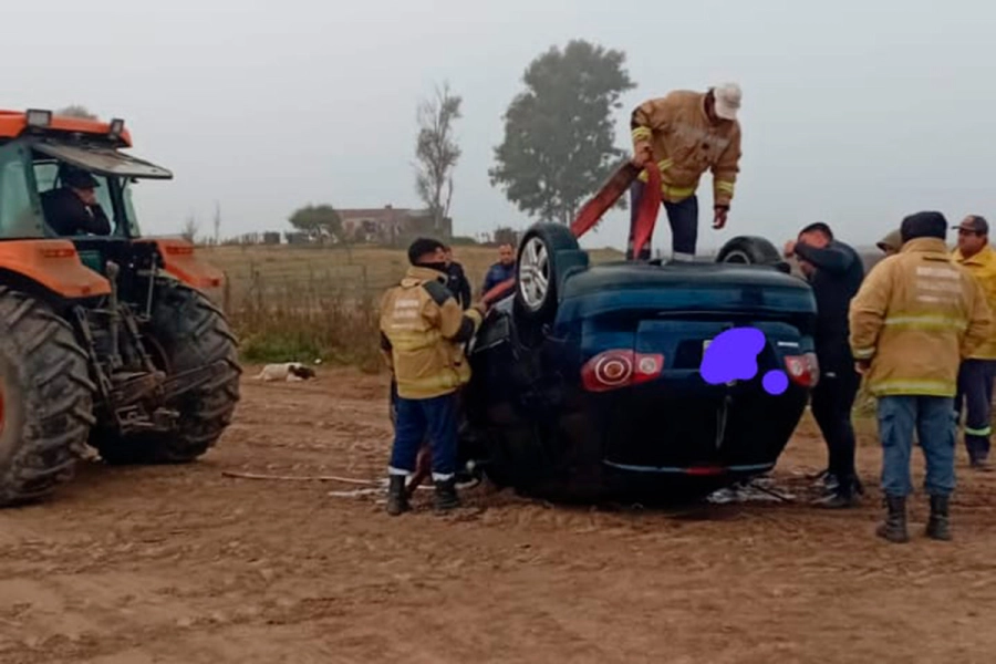 Tragedia en el departamento Islas (foto Bomberos Voluntarios de Ceibas)