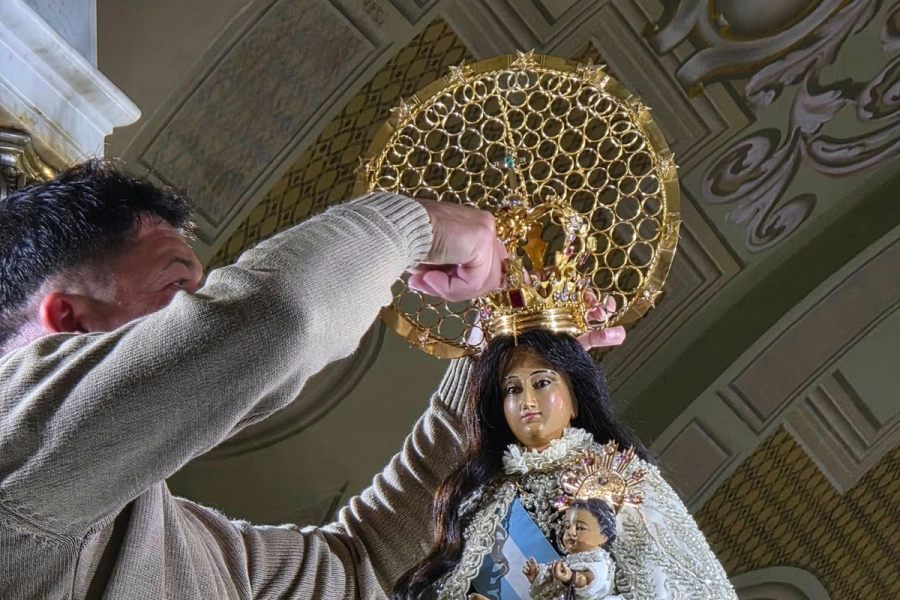 El momento de la coronaci&oacute;n. Foto: Rafael Cavagna.