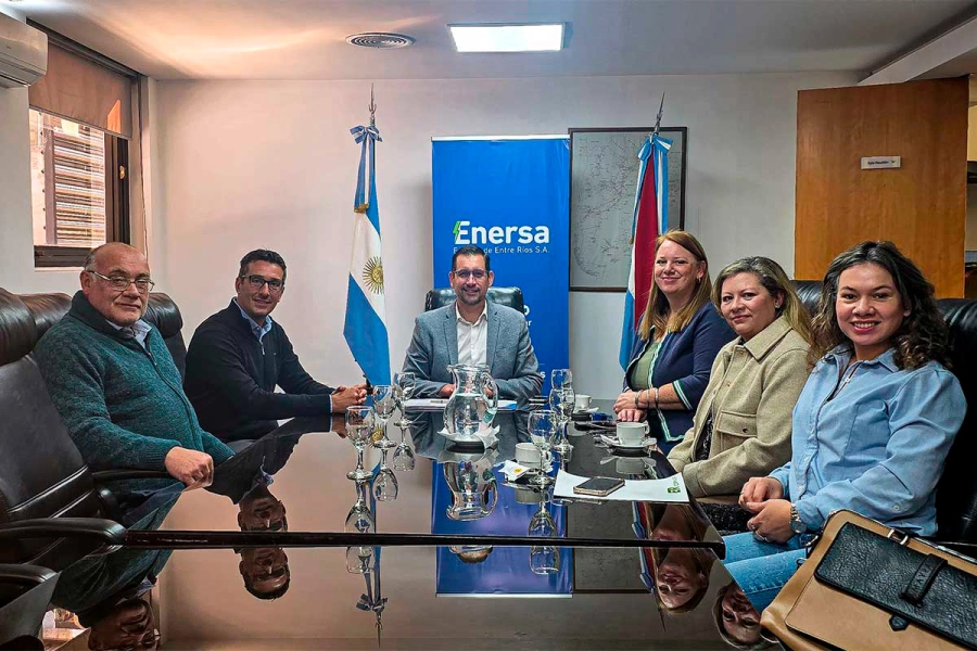 Enersa don&oacute; calzado e indumentaria en desuso al Copnaf para ni&ntilde;os tutelados