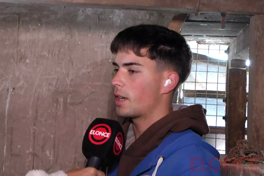 Diego, uno de los encargados del repique de campanas (foto Elonce)