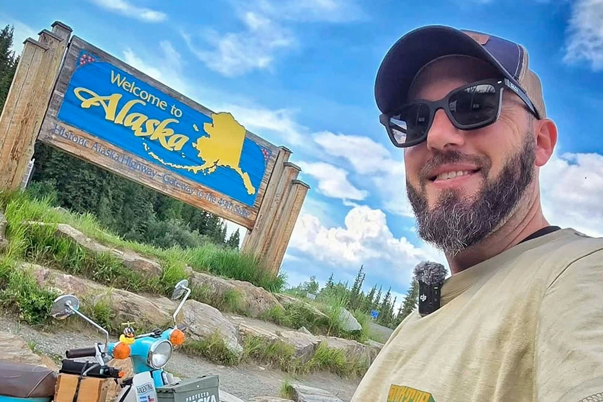Pablito Viajero llegó a Alaska: completó 50.000 KM en su Honda C90