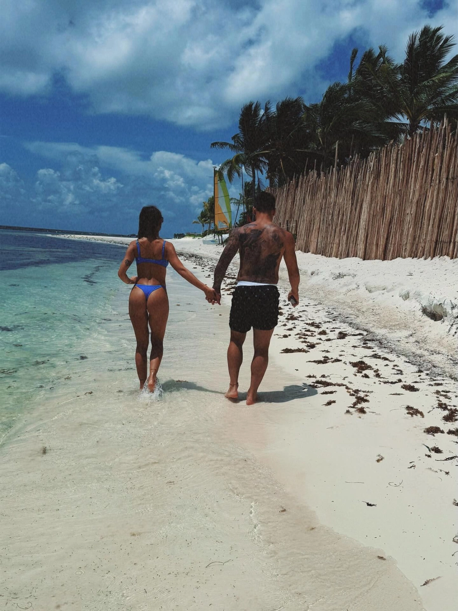 Agustina Gandolfo junto a Lautaro Mart&iacute;nez. Instagram