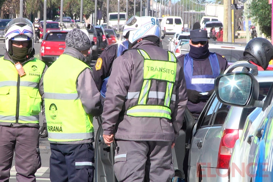 Control de tr&aacute;nsito en avenida Ram&iacute;rez (foto Elonce)