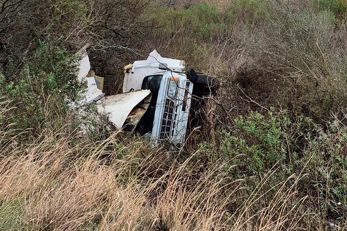Vuelco sobre Ruta 2, en Los Conquistadores Vuelco sobre Ruta 2, en Los Conquistadores