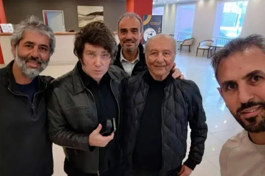 Mart&iacute;n Menem le cedi&oacute; sus acciones a su hermano, Adri&aacute;n (izquierda), en diciembre de 2023.