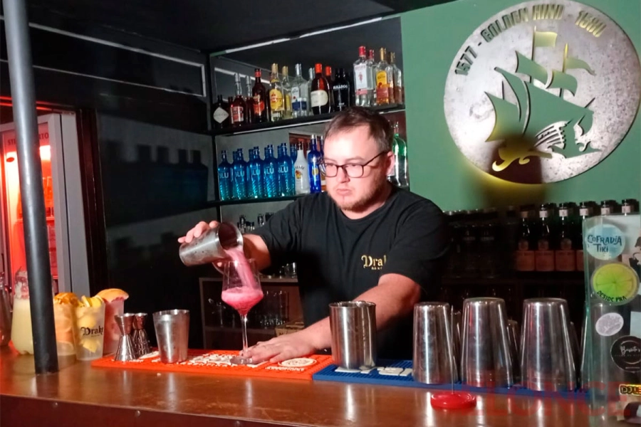 Drake agot&oacute; reservas y promete una noche inolvidable por el D&iacute;a del Amigo