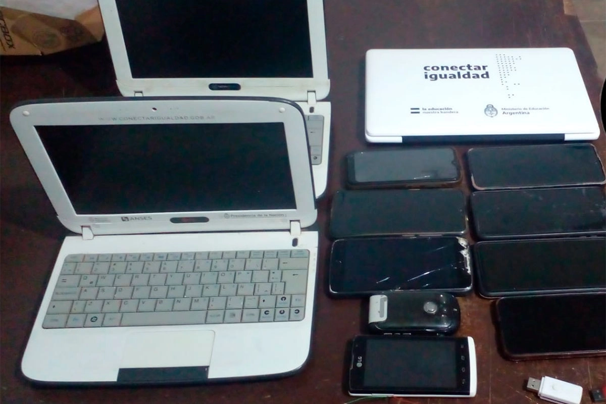Secuestraron celulares, computadoras y pendrives