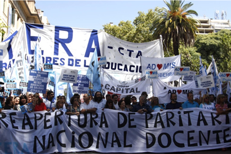 Fallo de la justicia obliga al Gobierno a convocar a la paritaria nacional docente