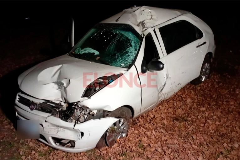Conductor causó triple choque sobre  Ruta 12 y terminó hospitalizado: fotos