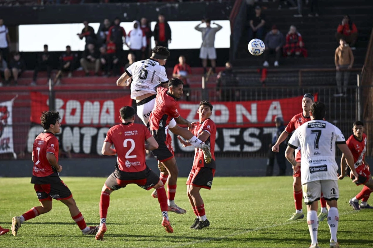 Patronato derrotó a Deportivo Maipú en el Grella. Patronato derrotó a Deportivo Maipú en el Grella.
