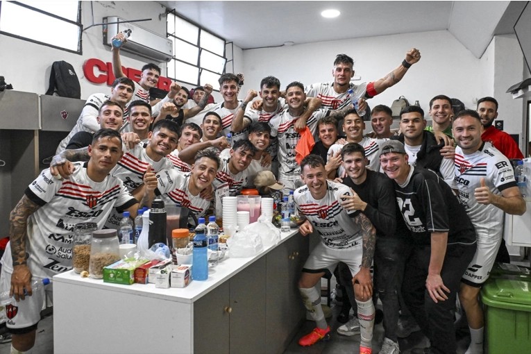 Patronato ganó en Paraná y los jugadores festejaron el valioso triunfo: fotos