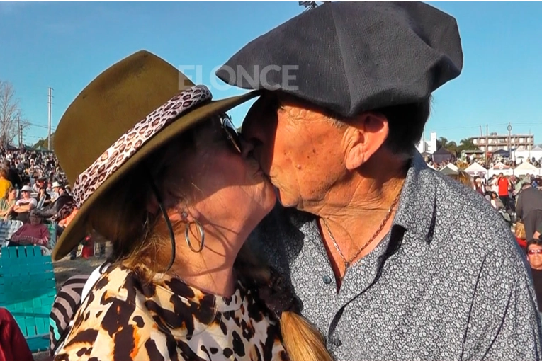 Emotiva propuesta de casamiento en la Fiesta del Locro: “estamos felices”, contó la pareja