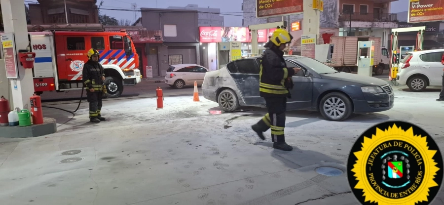 Un auto fue alcanzado por las llamas en una estaci&oacute;n de servicio de Concepci&oacute;n del Uruguay