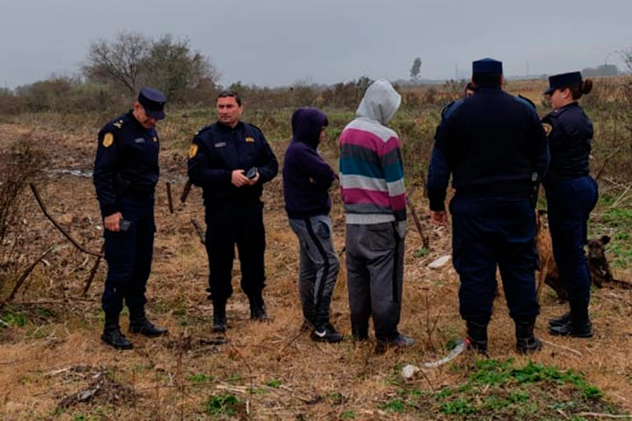 Operativo de búsqueda en zona rural (foto Policía de Entre Ríos)