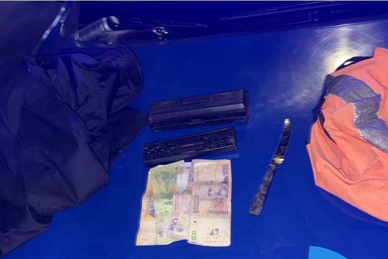 Cuidacoches fue detenido tras robar el estéreo de un auto 