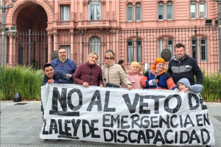 Caminaron 400 km por la discapacidad y entregaron petitorio en Casa Rosada