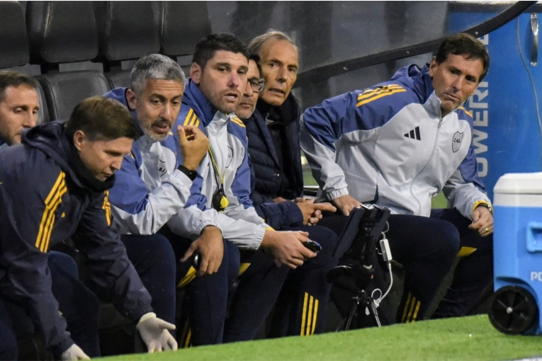 Boca: Russo defendió al equipo tras la eliminación y criticó una falta no cobrada