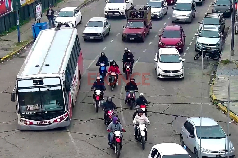 Emotiva caravana en Paran&aacute; para despedir a Armandito (foto Elonce)