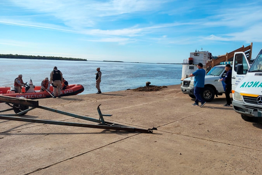 Prefectura rescat&oacute; a un tripulante que cay&oacute; al r&iacute;o en La Paz