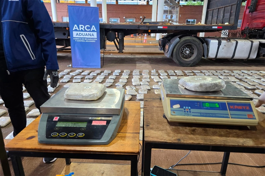 Marihuana incautada en Paso Fronterizo Posadas-Encarnaci&oacute;n. Aduana