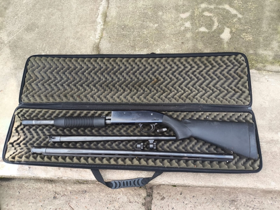 Secuestraron un escopeta tras la denuncia por caballos baleados en Paran&aacute; (foto Polic&iacute;a de Entre R&iacute;os)