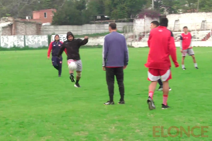 Atl&eacute;tico Paran&aacute; define la final de la Liga Paranaense ante Neuqu&eacute;n (foto Elonce)