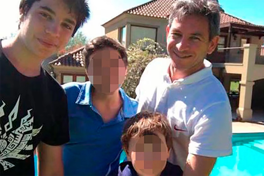 El m&eacute;dico falsamente acusado y sus hijos